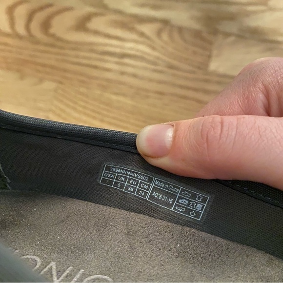 Vionic Black Leather Flats Sz 7 Women’s Bow Toe Shoes - Picture 7 of 7